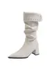 Botas Fruncidas de Temporada Primer Encuentro para Mujer 2026 Principios de Otoño Petite Remache Punta Fina Tacón Grueso Media Pantorrilla Moda Botas de Jinete