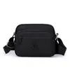 2026 Nova Bolsa Feminina de Cor Sólida Tendência Moda Cor Sólida Ombro Único Transversal Simples Bolsa Feminina de Nylon Casual Pequena Quadrada