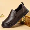 Zapatos Casuales de Cuero para Hombre, Piel de Vaca de Primera Capa, Suelas Blandas, Suelas de Goma Transpirables Antideslizantes, Zapatos para Papá de Mediana Edad y Ancianos para Reparto