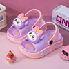 Novas Chinelos de Verão Desenho Animado Fofo Para Interior Exterior Sola Macia Anticolisão Tira Única EVA Jardim de Infância Leve Resistente ao Desgaste Sapatos de Praia