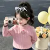 2026 Nuevo Suéter de Dibujos Animados Estilo Coreano para Niñas Cuello Alto Otoño e Invierno Nuevo Ropa Base Elegante para Bebés y Niños Ropa Infantil