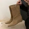Botines de punta fina para mujer, estilo western, tacón de cuña, gamuza, 2026 vintage, con puño, otoño e invierno, superficie suave, botas de nuevo estilo
