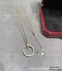 Collar de cadena gruesa estilo Cartier V-oro de alta gama con incrustaciones completas de diamantes en los extremos y diseño de cola de golondrina, chapado en oro de 18 quilates, fabricante de cadenas para clavícula