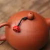 Colgante de osmanthus tejido a mano, olla pequeña de arcilla púrpura para levantar, cordón para accesorios de tetera, cuerda para tetera, accesorios para olla Xi Shi, tapa, colgante de cuenco