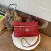 Bolso de Mujer Exquisito y de Moda 2026 Primavera/Verano Nuevo Bolso Cruzado Versátil con Cadena, Bordado Acolchado y Bolso de Mano Cuadrado Pequeño