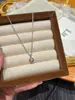 Colar Feminino Pequena Bola de Ouro com Diamante Luxo Acessível Design de Nicho Alto Padrão Acessórios Pingente Corrente na Clavícula Joias Femininas Elegante