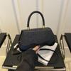 High-end Light Luxury Niche Design Crossbody Bag Mulheres 2024 Verão Nova Embreagem Flash Wave Crossbody Bolsa