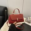 Bolso tipo baguette texturizado de moda este año, Bolso de hombro a la moda, Nuevo estilo de verano 2026, Bolso cruzado versátil para el día a día