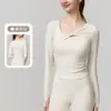 Nuevo Top de Yoga con Patrón de Corazón Calado Retorcido Manga Larga Cuello Cuadrado Irregular Corte Ajustado Ropa Deportiva Top de Baile Fitness