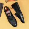 Mocassins Masculinos Brancos de Couro Genuíno 2026 Novo Estilo Britânico para Trabalho e Dia a Dia Slip-On Noivo Casamento Casual Sapatos de Couro