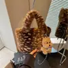 Bolso de Mano Peludo de Alta Gama Transfronterizo para Mujer Nueva Tendencia Otoño/Invierno 2026 Lindo Peluche Versátil Bolso de Hombro Cruzado