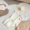 Calcetines de media pantorrilla lindos y juguetones para mujer, calcetines gruesos y cálidos con forro polar para otoño e invierno, calcetines largos de felpa con diseño de perro Dachshund de estilo japonés
