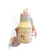 Botella de agua aislada de acero inoxidable 316 de alta calidad para niños, con un lindo diseño de dibujos animados, una pajilla de doble propósito y un diseño portátil, perfecta para que los estudiantes la usen en la escuela