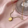 Colar com Tag em Inglês Geométrico Metálico Dourado Retro Lele Jewelry Corrente de Clavícula Fashionável Simples Elegante para Mulheres