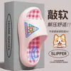 Pantuflas de mujer con bloques de color para el verano de 2026, nuevas sandalias lindas de dibujos animados de EVA para interior, hogar, baño, antideslizantes para mujer