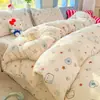 Conjunto de Quatro Peças para Cama Ins Estilo Novo 2026 Lençol, Capa de Edredom, Conjunto de Três Peças para Dormitório Estudantil, Adequado para Todas as Estações