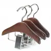 Colgador de madera antideslizante para mascotas al por mayor de fábrica, pinza para ropa de casa, tienda de mascotas, madera maciza, mini colgador de ropa para gatos y perros, almacenamiento sin costuras