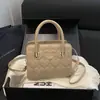 Bolso de Mano con Hilo de Bordado Europeo Transfronterizo 2026 Nuevo de Moda Versátil para Viajes Diarios Bolso de Hombro Único Bolso Cruzado de Lujo Ligero Elegante