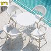 Mesa, Cadeira e Guarda-Sol Brancos para Lazer ao Ar Livre Combinação Café Terraço Varanda de Lazer Mesa Pequena para Chá Balcão de Loja de Chá de Leite Mesas e Cadeiras