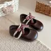 Zapatos de Princesa para Niñas, Zapatos Planos de Color Sólido con Velcro para Niñas Pequeñas, Zapatos Individuales Antideslizantes de Primavera y Otoño para Bebés con Lazo y Adorno de Encaje
