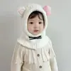 Chapéu de Inverno Infantil com Cachecol de Pelúcia Integrado para Meninos e Meninas, Chapéu Fofo e Super Fofo para Exterior, Acolchoado Quente com Proteção para as Orelhas