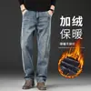 Jeans de alta qualidade cinza-azulado com forro de fleece para homens em Hong Kong, novas calças casuais quentes de perna reta soltas plus size para homens de meia-idade