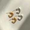 Chapado en oro tonto, curvado, forma de amor, temperamento de moda, todo a juego, pequeño, fresco, estilo francés ligero de lujo, aguja de plata S925 para mujer