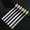 Cepillo de dientes Yiqimei de cerdas suaves para adultos para limpiar y proteger las encías, Producto popular de comercio electrónico transfronterizo, Al por mayor de fábrica en stock