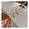 Gafas Sin Marco de Titanio con Esmalte de Color de Gama Alta, Ultraligeras, Elegantes, Versátiles, Favorecedoras, Forma de Mariposa, Elegantes, Modernas, Populares en Línea