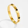 Pulsera Retro de Acero Titanio Chapado en Oro con Diseño de Flor Cruzada de Lujo Ligero de Gama Alta Europea y Americana Joyería de Diseño de Nicho Personalizado para Mujeres