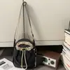 Bolsa Leve para Garrafa de Água Portátil de Caminhada ao Ar Livre, Design de Nicho para Homens e Mulheres, Bolsa Transversal Versátil, Bolsa Leve para Celular ao Ar Livre
