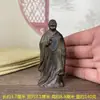 Mesa de Chá Doméstica Estilo Zen Chinês Master Nebulosa Antiga, Oferecendo um Espaço para Adoração e Coleção, Mini Ornamento Vintage Banhado a Cobre, Pequenas Estátuas de Bronze