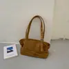 Bolsa tote camurça retrô para mulheres, nova coleção 2026, apresentando um luxuoso design em couro macio, perfeita como bolsa de ombro, bolsa de axila ou bolsa de mão versátil para o dia a dia.