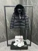 Chamarra ligera de plumón Moncler m-brand con cuello de piel, corte ajustado, para mujer, estilo corto, cuerpo acanalado ajustado, engrosada, cálida, casual