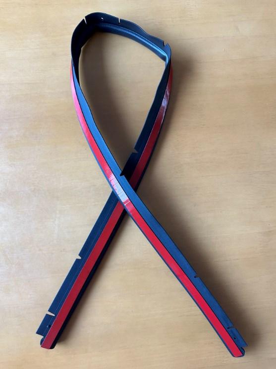 卡罗拉机盖密封条前 (1)