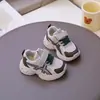 Zapatos Deportivos de Malla Transpirable para Estudiantes Niños y Niñas, Ligeros Antideslizantes Estilo Papá para Niños, Moda Primavera 2026