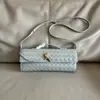 Bolso Nuevo Estilo de Cuero Trenzado con Acabado de Alta Gama, Bolso de Hombro de Nicho, Moderno y a la Moda, Bolso de Mano con Herrajes Dorados, Bolso Bandolera Tipo Baguette