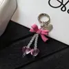 Charms da moda, fofos e estilosos em formato de laço e coração - chaveiros e pingentes de bolsa versáteis e criativos, disponíveis para atacado