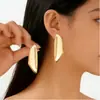 Joias Transfronteiriças Europeias e Americanas Brincos Geométricos Estilosos Exagerados com Design de Textura Metálica Brincos Assimétricos Simples para Mulheres