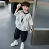 Conjunto de Roupa de Verão para Meninos Camisa com Gola Alta Estilo Coreano Crianças Pequenas Fresco Estiloso Conjunto de Duas Peças de Manga Curta Roupas Modernas para Bebês