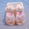 Sandalias de punta abierta para niña 2025 verano nuevo suela blanda zapatos de princesa dulce niña playa zapatos de bebé zapatos de cristal