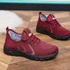 Zapatos de Algodón de Invierno para Mujer Estilo Pekín Antiguo Superficie de Cuero Impermeable Zapatos de Algodón para Madre Forrados de Felpa Zapatos para Caminar Engrosados Antideslizantes Cálidas Botas de Algodón para Mujer