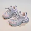 Tênis dad shoes para meninas, novo modelo de outono, tênis esportivo respirável de malha, tênis casuais de malha para crianças, leves, antiderrapantes, com sola macia