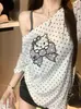 Camiseta Estilo Japonês Design Único Estampa Gato Kt Bolinhas Gola Assimétrica Manga Curta para Mulheres, Top Moda Verão Solto Doce e Picante