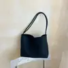 Novo modelo de outono de 2026, bolsa de ombro estilo coreano, simples e elegante, com padrão trançado, personalizada para o dia a dia, bolsa de ombro tipo balde, alto valor estético