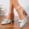 Inverno 2025 Novo Estilo Coreano Laço Salto Grosso Bico Fino Salto Alto Baixo Venda Direta de Fábrica Comércio Exterior Transfronteiriço Sapatos Femininos
