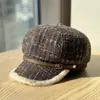 Chapéu de Pelúcia Xadrez Estilo Novo Inspirado em Chanel para Mulheres, Boina Octogonal Quente para Outono e Inverno que Afina o Rosto, para Cabeça Grande