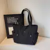 Bolsa Feminina de Grande Capacidade Cor Lisa 2025 Inverno Nova Estilo Coreano Simples Bolsa Tote para Exterior Bolsa de Ombro de Alto Valor para o Dia a Dia