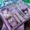 Muñeco de Peluche Dibujo Animado Lindo Cuaderno Premium Caja de Regalo Set de Papelería para Estudiantes y Niños como Regalos o Premios