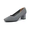 569 Sapatos de salto alto Princess femininos salto grosso novo 2024 bico quadrado boca em V padrão reto cor sólida versátil sapatos de salto único estilo garota francesa
